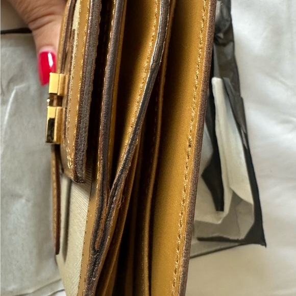 Gucci Small Canvas with  gold hardware , box and store card included - Picture 5 of 10